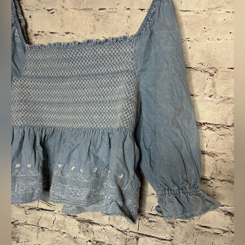 Medium American eagle cropped blue top with embroidered white detail - Picture 2 of 6